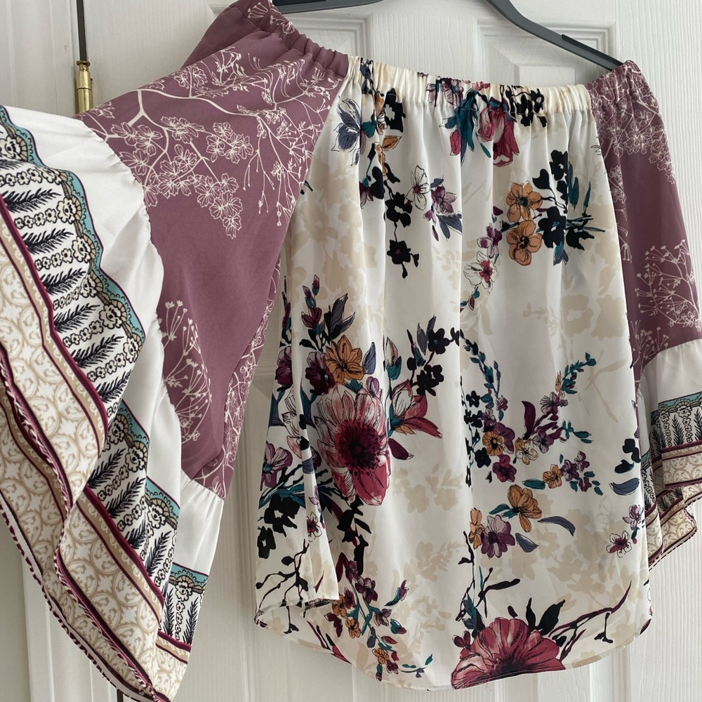 Blouse - Picture 2 of 3